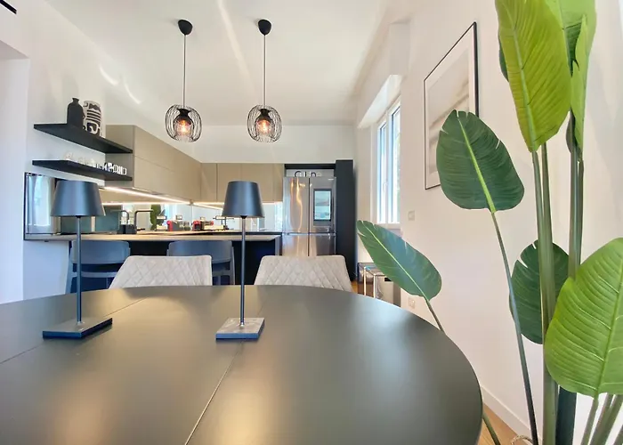 Casaviva - Terrace With Parking In Апартаменти